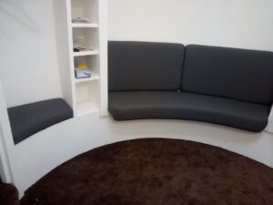 Отделка купольного дома из дерева — современный дизайн интерьера.