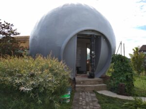 Купольный дом 6 на 6 метров — компактный и уютный дом-сфера для дачи.