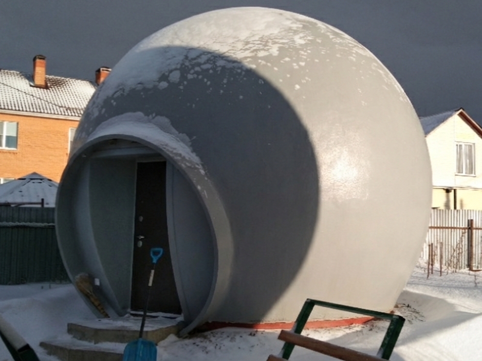 Производство купольных домов в России — пример монтажа на участке.